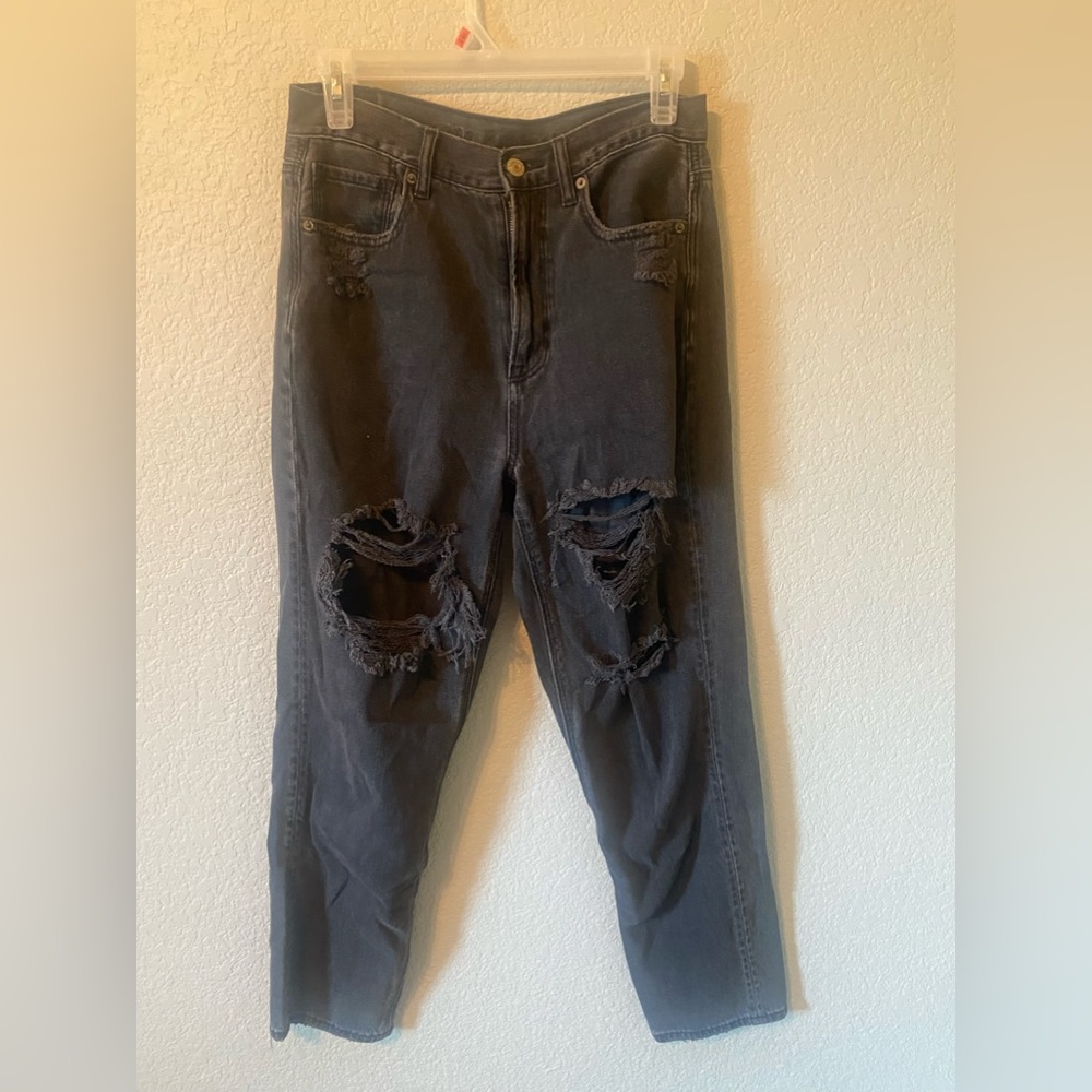 American Eagle ripped black mom jean